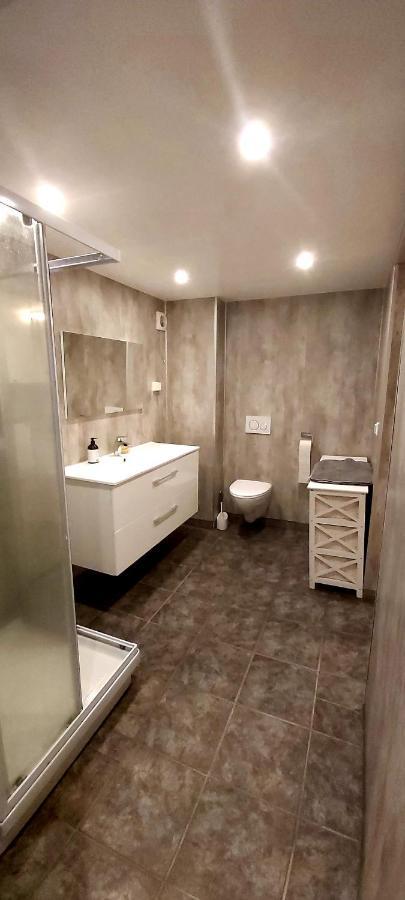 Aurora Rooms In Shared Apartment Nr2 We Are Doing Privet Northen Lights Trips, Reindeer Trip And Fjord Sommaroy Trip Tromsø Extérieur photo